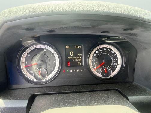 Brilliant Black Crystal Pearlcoat 2019 RAM 1500 SLT