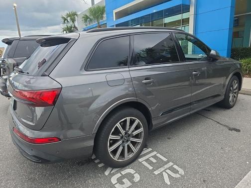Samurai Gray Metallic 2022 Audi Q7 45 Premium Plus