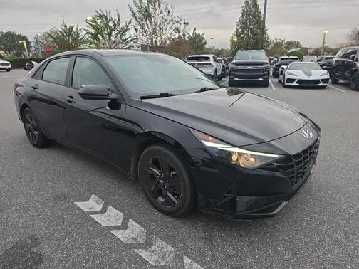 2022 Hyundai ELANTRA SEL