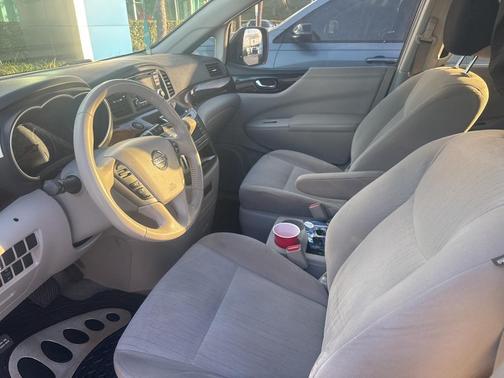 2016 Nissan Quest SV