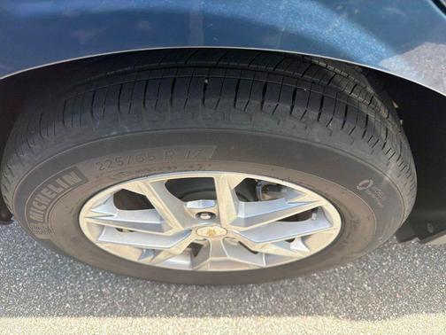 Lakeshore Blue Metallic 2024 Chevrolet Equinox 1LT