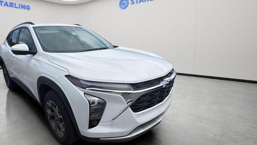 Summit White 2025 Chevrolet Trax LT