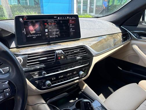 Alpine White 2021 BMW 530 530i