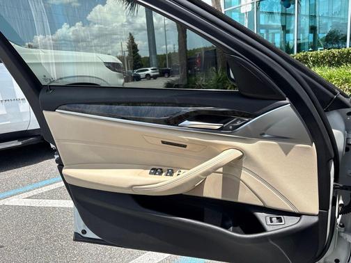 Alpine White 2021 BMW 530 530i