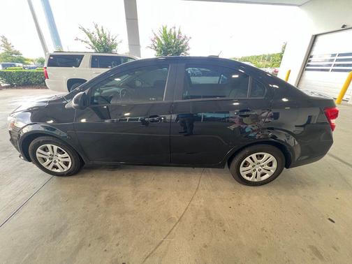 Mosaic Black Metallic 2018 Chevrolet Sonic LS