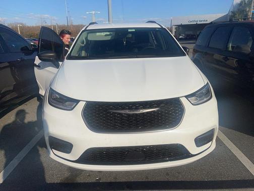 2024 Chrysler Pacifica Touring L