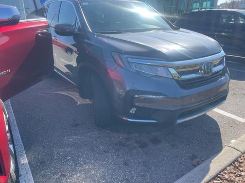 2022 Honda Pilot Touring 8-Passenger