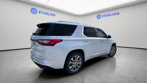 Iridescent Pearl Tricoat 2021 Chevrolet Traverse Premier