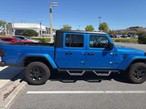 Hydro Blue Pearlcoat 2023 Jeep Gladiator Willys 4x4