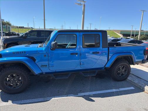 Hydro Blue Pearlcoat 2023 Jeep Gladiator Willys 4x4