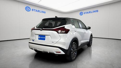 Aspen White Tricoat/Super Black 2023 Nissan Kicks SV