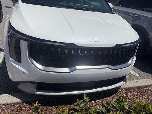 Snow White Pearl 2025 Kia Carnival EX