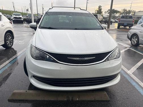 Bright White Clearcoat 2020 Chrysler Voyager LXI