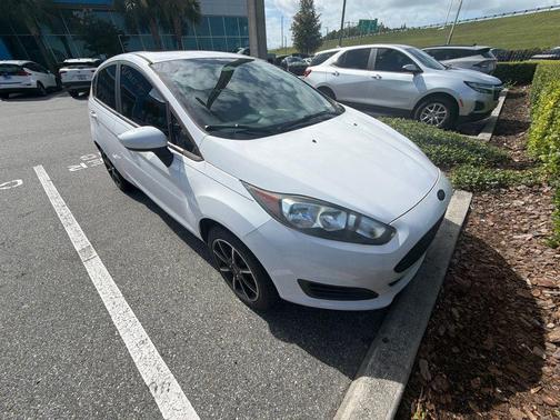 Oxford White 2019 Ford Fiesta SE