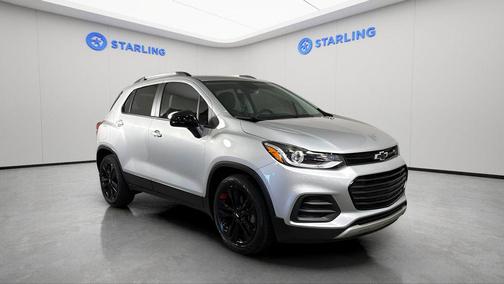 Silver Ice Metallic 2022 Chevrolet Trax LT