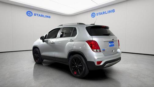 Silver Ice Metallic 2022 Chevrolet Trax LT