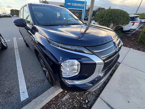 Cosmic Blue Metallic 2025 Mitsubishi Outlander SE