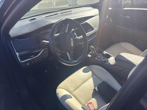 2023 Cadillac XT4 Sport