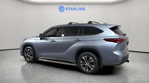 Moon Dust 2020 Toyota Highlander XLE