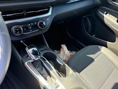 Summit White 2024 Buick Envista Preferred FWD