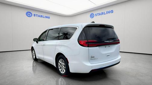 Bright White Clearcoat 2023 Chrysler Pacifica Touring L