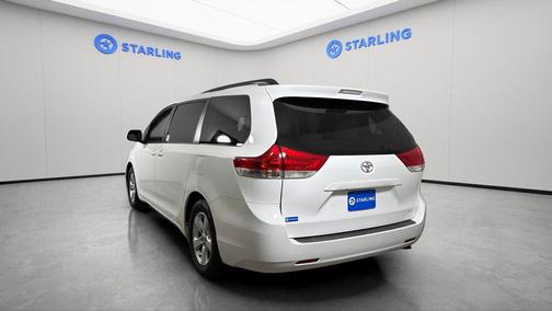 Super White 2013 Toyota Sienna LE