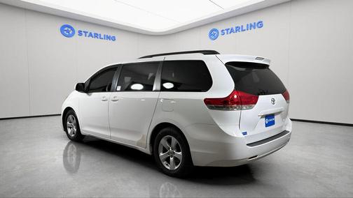 Super White 2013 Toyota Sienna LE