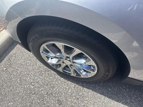 Silver Ice Metallic 2018 Chevrolet Equinox LT