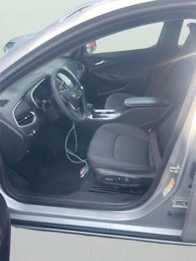 Silver Ice Metallic 2022 Chevrolet Malibu FWD LT