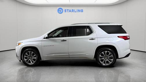 Iridescent Pearl Tricoat 2020 Chevrolet Traverse Premier