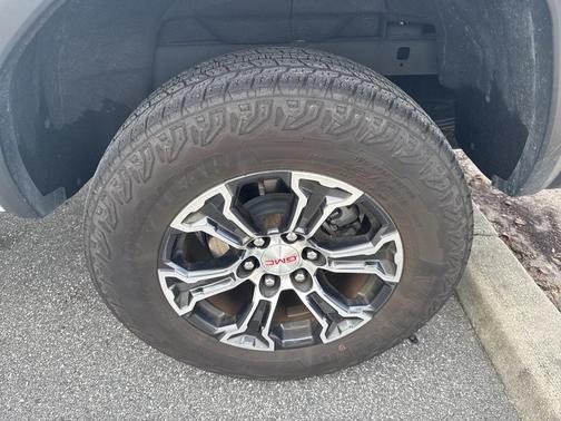 2024 GMC Canyon AT4