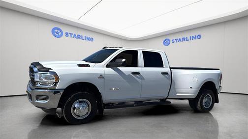 2022 RAM 3500 Tradesman Crew Cab 4x4 8' Box