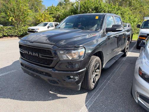 Diamond Black Crystal Pearlcoat 2022 RAM 1500 Big Horn/Lone Star