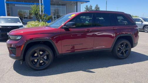 Velvet Red Pearlcoat 2023 Jeep Grand Cherokee Altitude