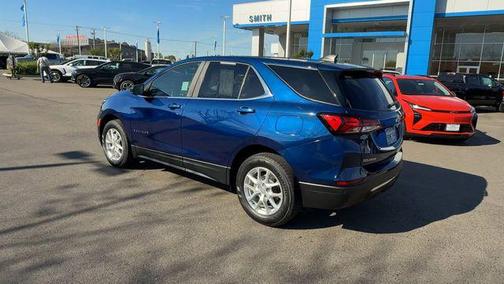 Blue Glow Metallic 2022 Chevrolet Equinox 1LT