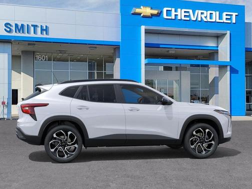 Summit White 2026 Chevrolet Trax FWD 2RS