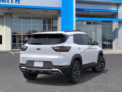 Iridescent Pearl Tricoat 2026 Chevrolet Trailblazer ACTIV