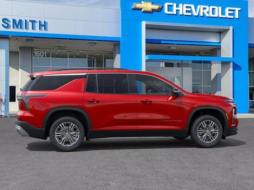 Radiant Red Tintcoat 2026 Chevrolet Traverse LT
