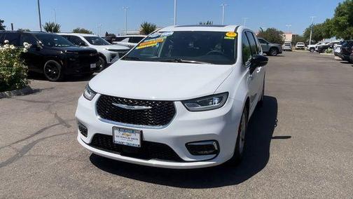 Bright White Clearcoat 2024 Chrysler Pacifica Limited
