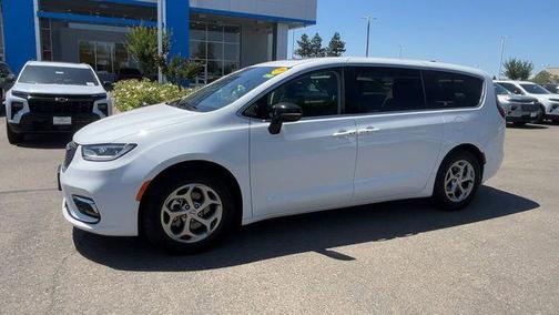 Bright White Clearcoat 2024 Chrysler Pacifica Limited