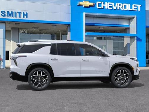 Polar White Tricoat 2026 Chevrolet Traverse High Country