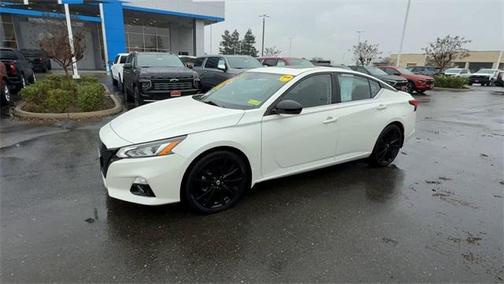 2022 Nissan Altima SR FWD