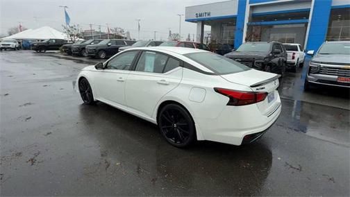 2022 Nissan Altima SR FWD