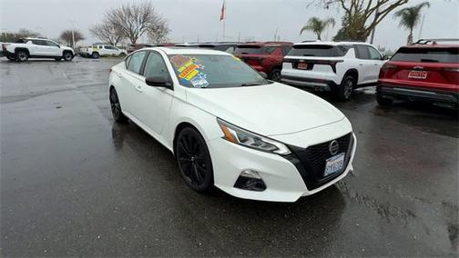 2022 Nissan Altima SR FWD