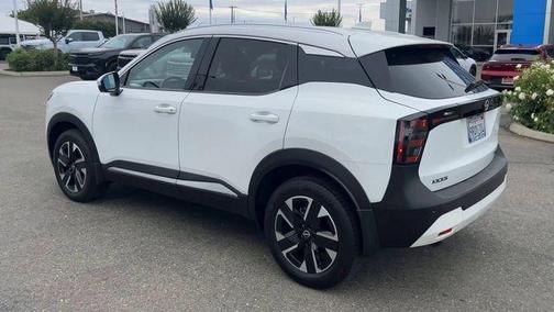 Aspen White Tricoat 2025 Nissan Kicks SR