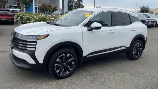 Aspen White Tricoat 2025 Nissan Kicks SR