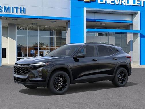 Mosaic Black Metallic 2026 Chevrolet Trax LT