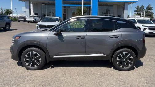 Gun Metallic/Super Black 2025 Nissan Kicks SR