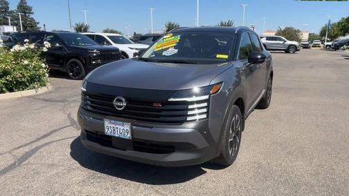 Gun Metallic/Super Black 2025 Nissan Kicks SR