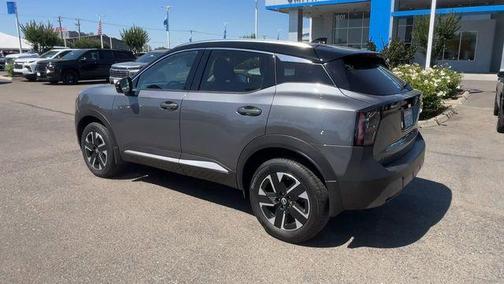 Gun Metallic/Super Black 2025 Nissan Kicks SR